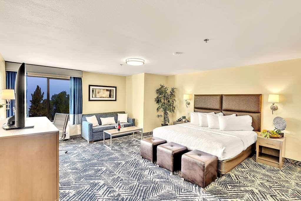 Best Western Plus Lewisville Flower Mound Стая снимка