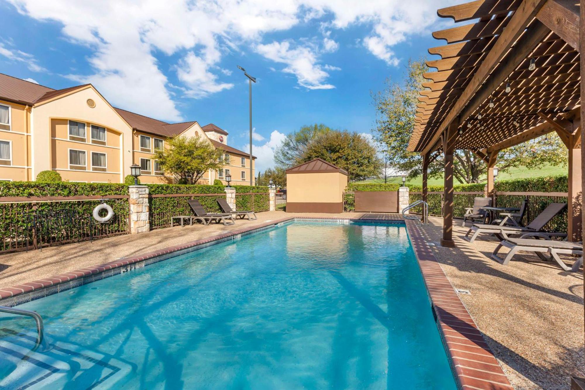 Best Western Plus Lewisville Flower Mound Екстериор снимка