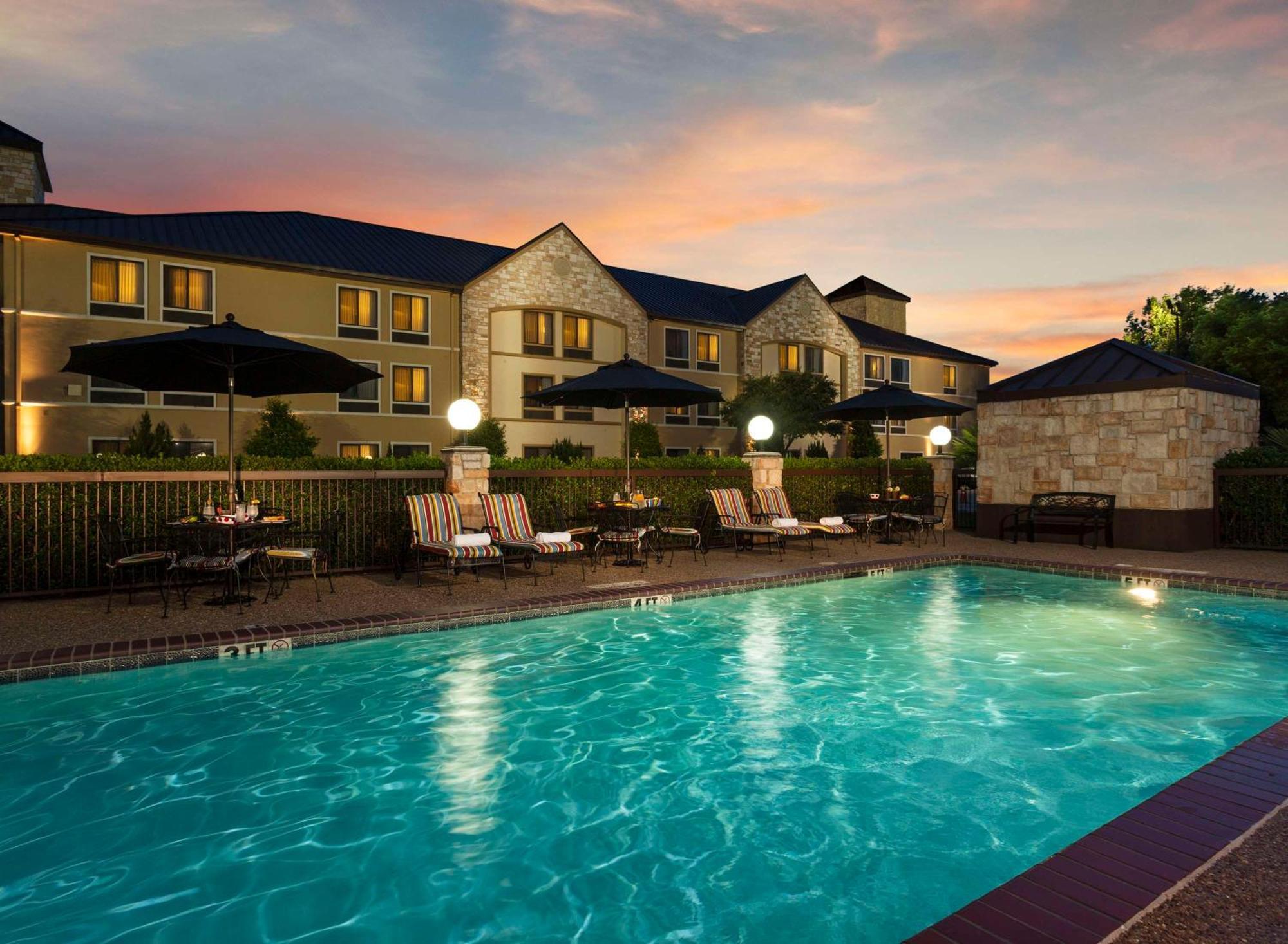 Best Western Plus Lewisville Flower Mound Екстериор снимка
